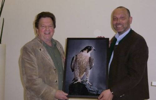 Dr. Armin Gangl und Wolfang Schreyer mit dem Portrait